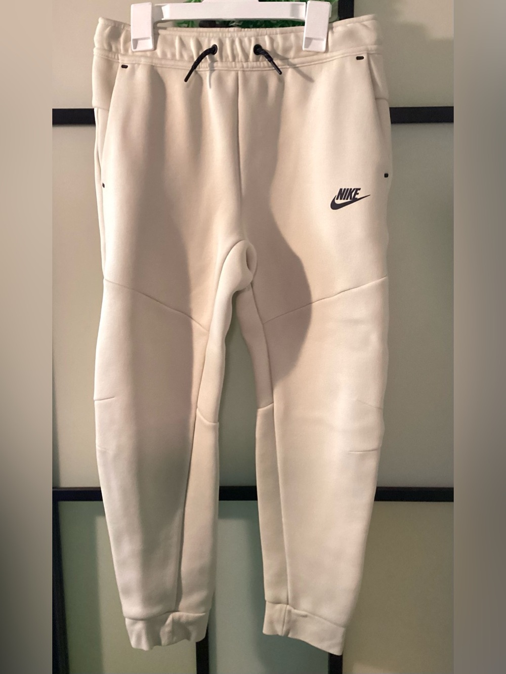 Nike Unisex sportswear tech fleece joggers. Big pocket on right side. Size L